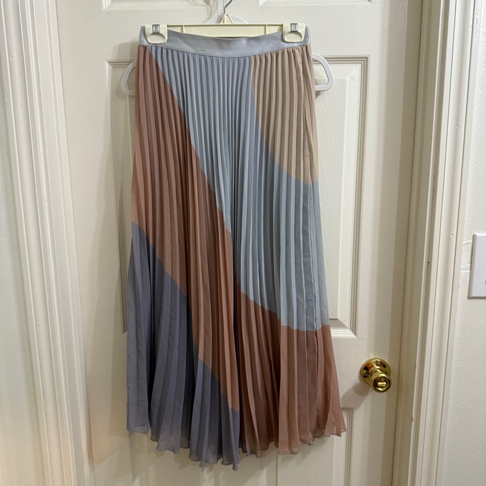 Pastel pleated skirt
